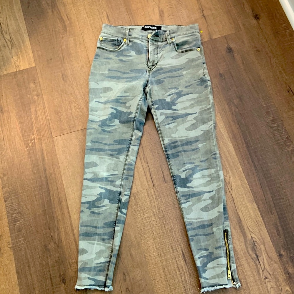 Express 2R Ankle Legging ( mid rise ) in Camouflage!